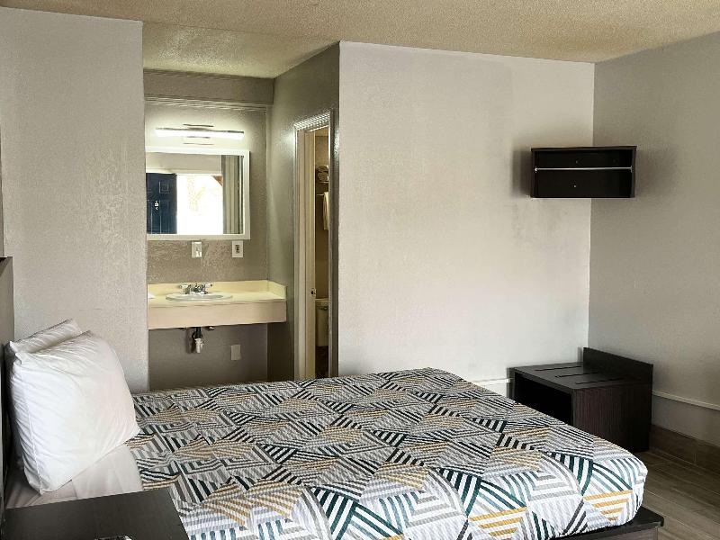 Days Inn Cordele image
