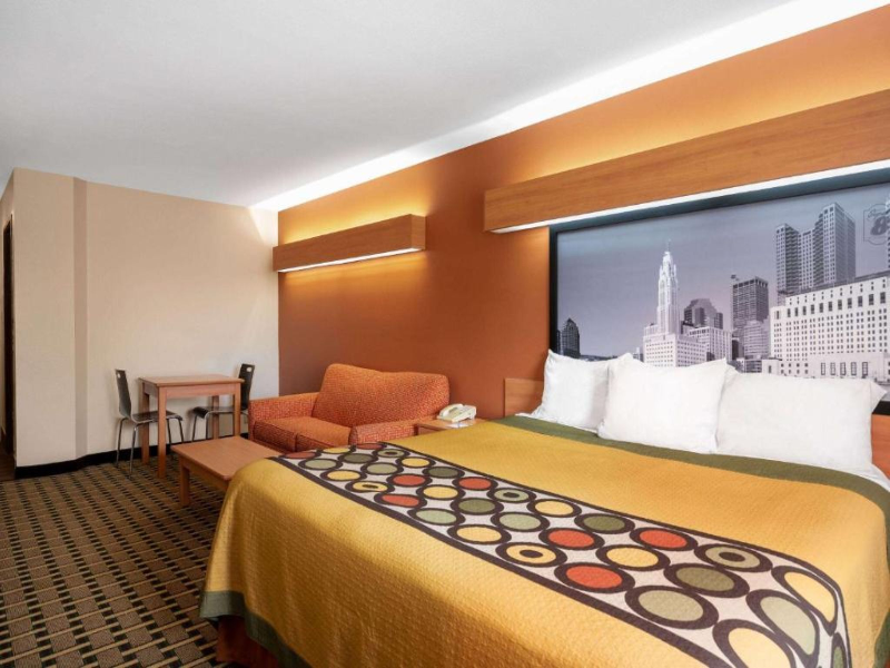 Super 8 by Wyndham Columbus West image