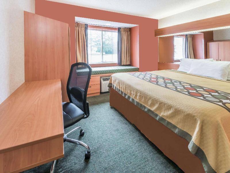Super 8 by Wyndham Columbus West image