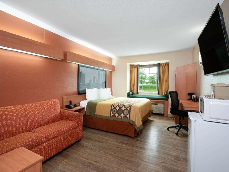 Super 8 by Wyndham Columbus West image