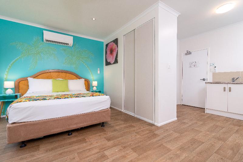 Port Douglas Motel image