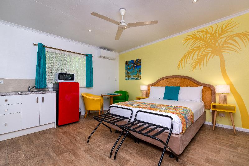 Port Douglas Motel image