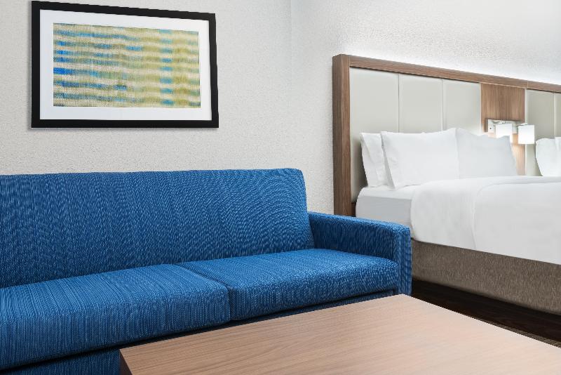 Holiday Inn Express And Suites Columbus Airport photo 16