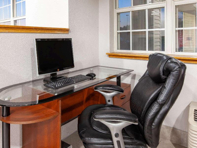 Microtel Inn & Suites By Wyndham Pittsburgh Airpo — view