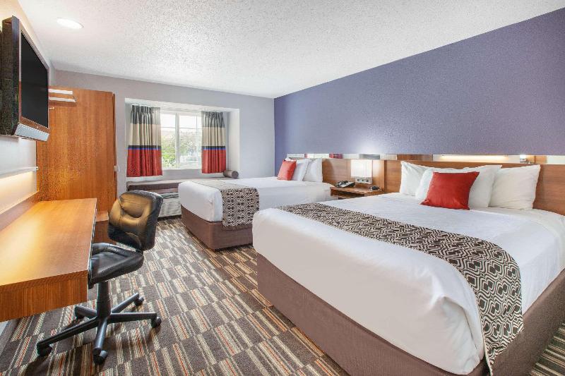 Microtel Inn & Suites By Wyndham Pittsburgh Airpo image