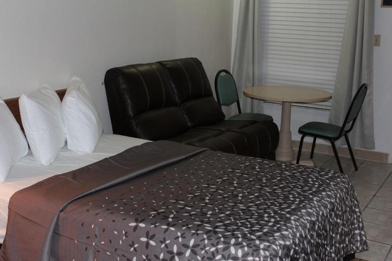 Floridian Inn Motel image