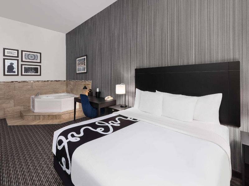 La Quinta Inn & Suites Austin - Cedar Park image