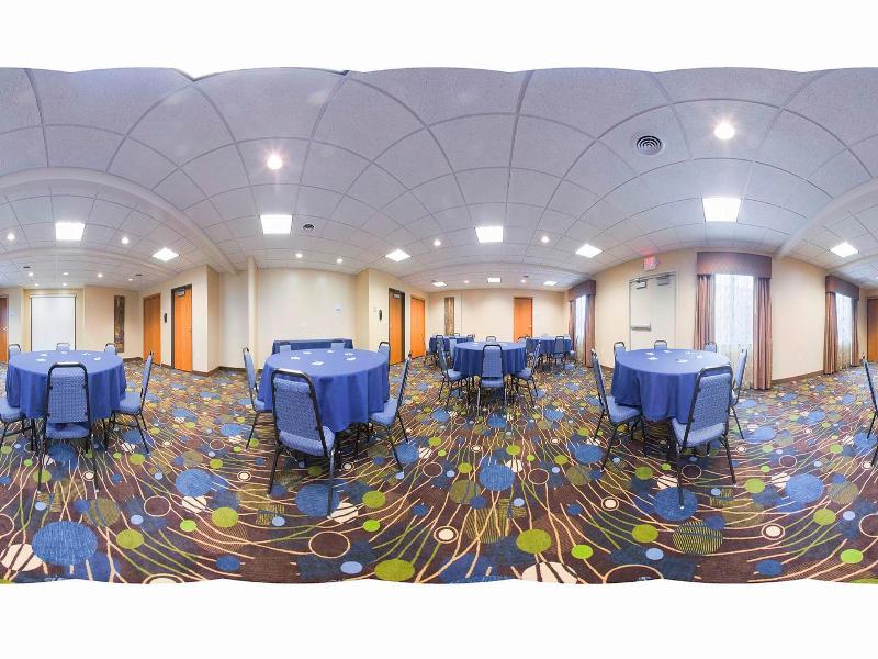 Holiday Inn Express & Suites Antigo By IHG image