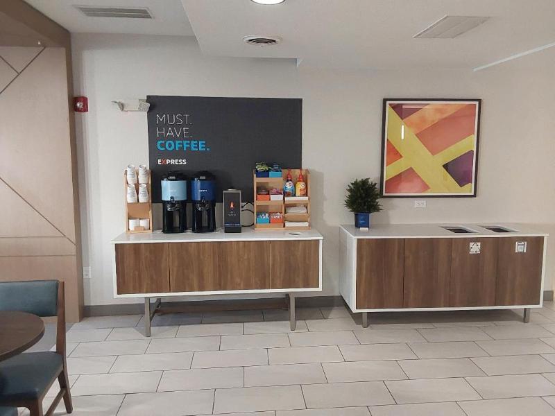 Holiday Inn Express & Suites Antigo By IHG image