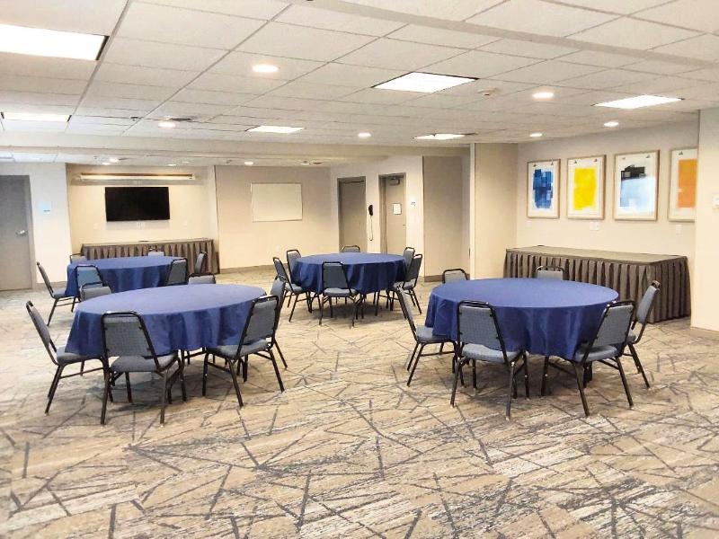 Holiday Inn Express & Suites Antigo By IHG image