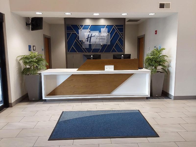 Holiday Inn Express & Suites Antigo By IHG image