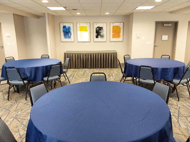 Holiday Inn Express & Suites Antigo By IHG image