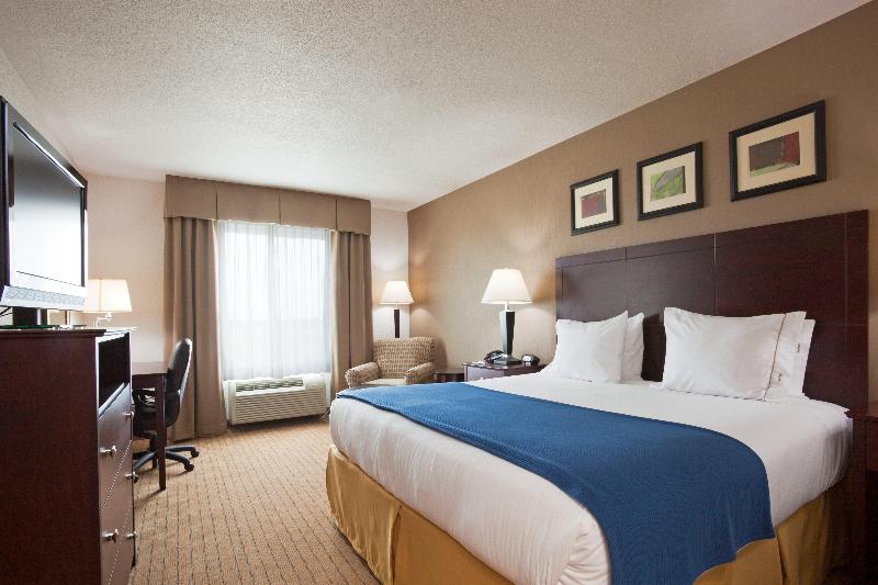 Holiday Inn Express & Suites Antigo By IHG image