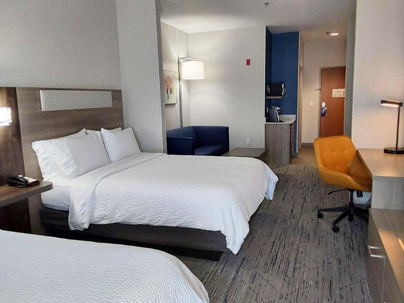 Holiday Inn Express & Suites Antigo By IHG image
