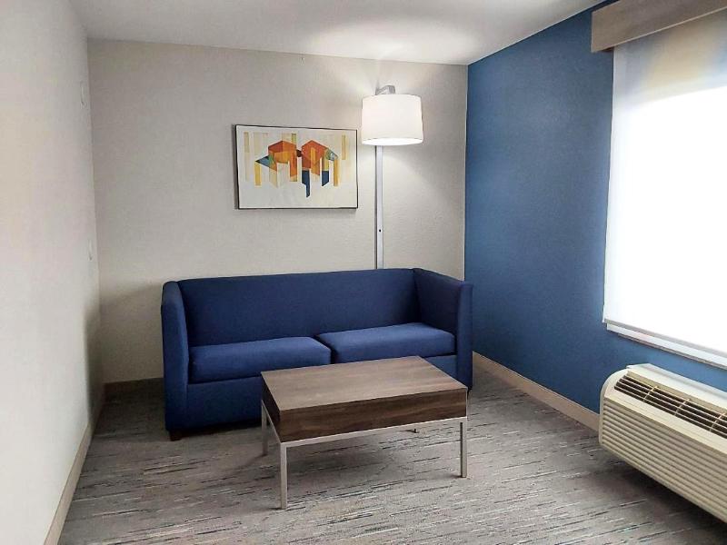 Holiday Inn Express & Suites Antigo By IHG image