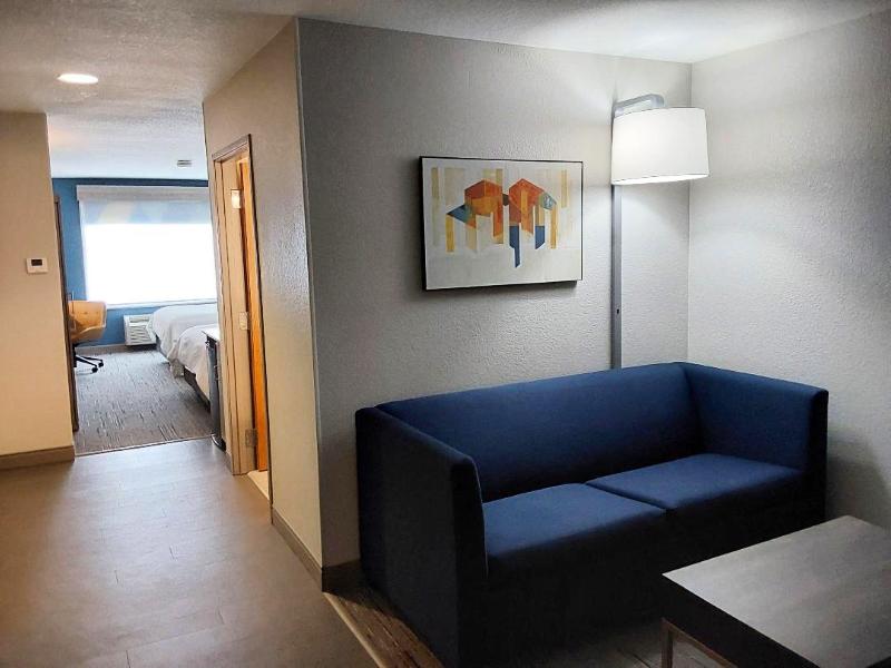 Holiday Inn Express & Suites Antigo By IHG image
