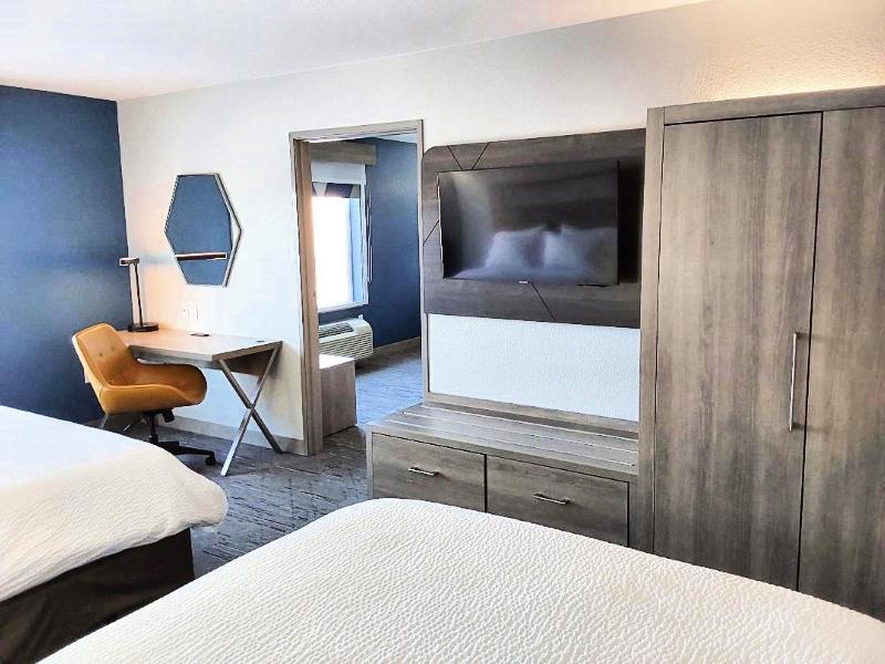 Holiday Inn Express & Suites Antigo By IHG image