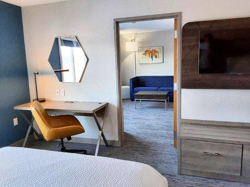Holiday Inn Express & Suites Antigo By IHG image