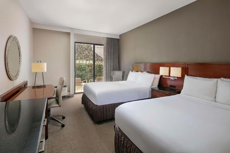 Sonesta Charlotte Lower South End image
