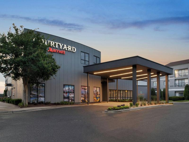 Courtyard by Marriott Charlotte Airport North image