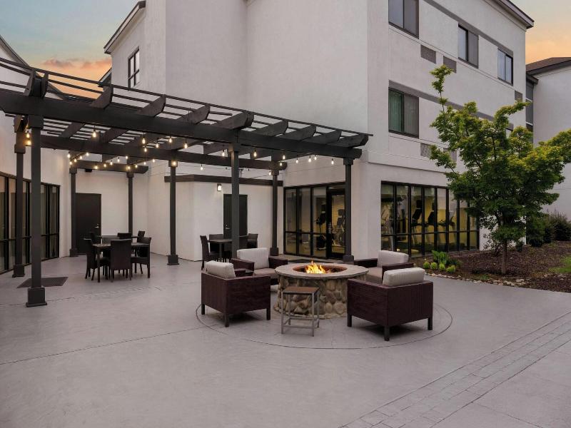 Courtyard by Marriott Charlotte Airport North image