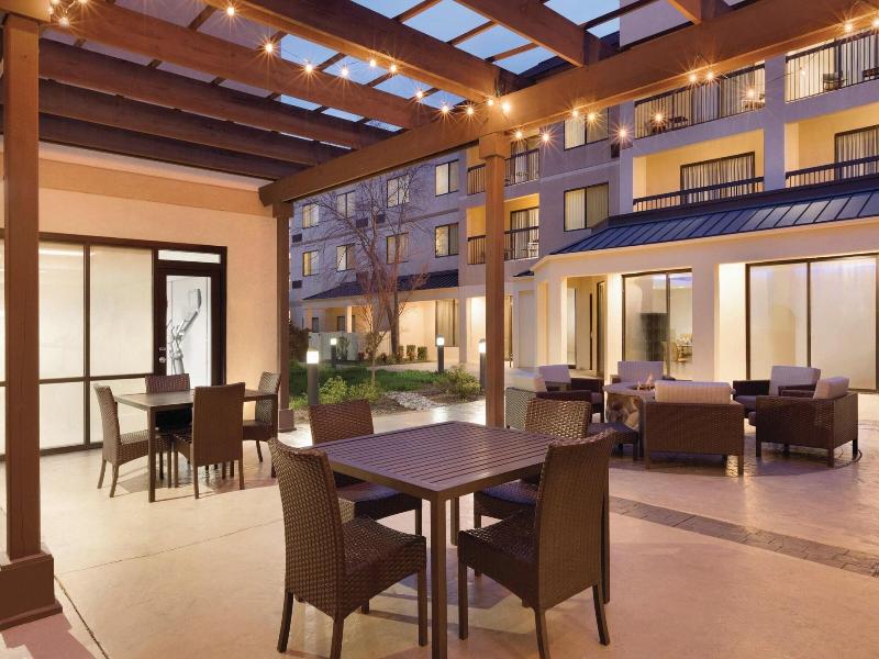 Courtyard by Marriott Charlotte Airport North image