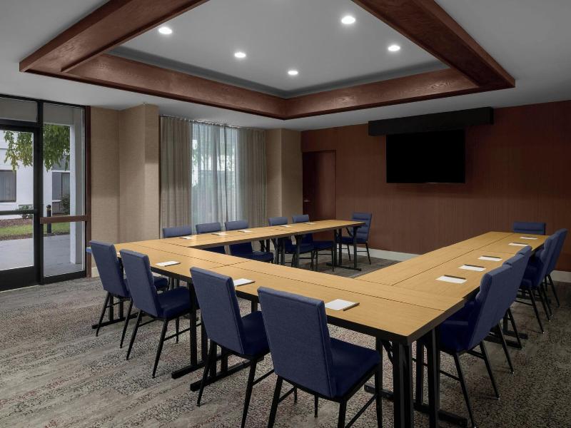 Courtyard by Marriott Charlotte Airport North image