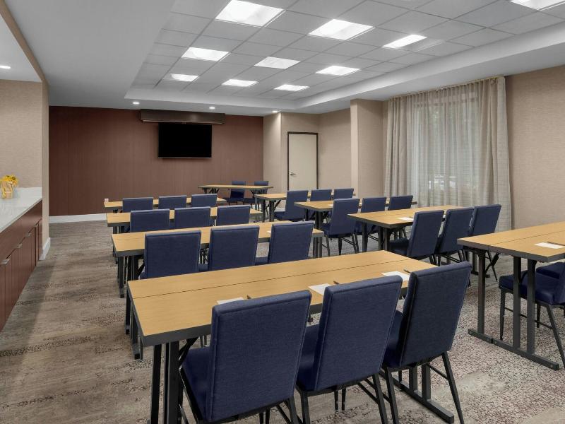 Courtyard by Marriott Charlotte Airport North image