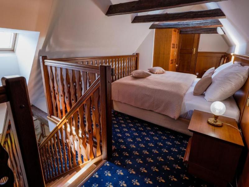 LH Hotel Gold image