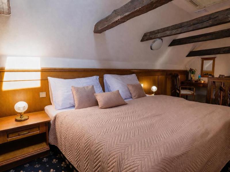 LH Hotel Gold image