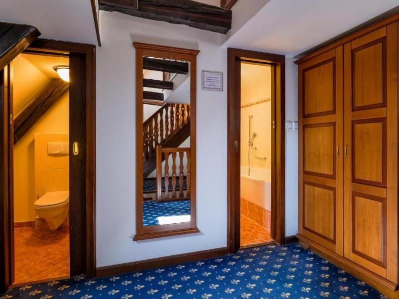 LH Hotel Gold image