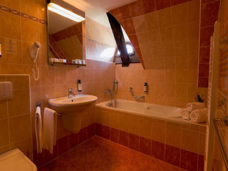 LH Hotel Gold image