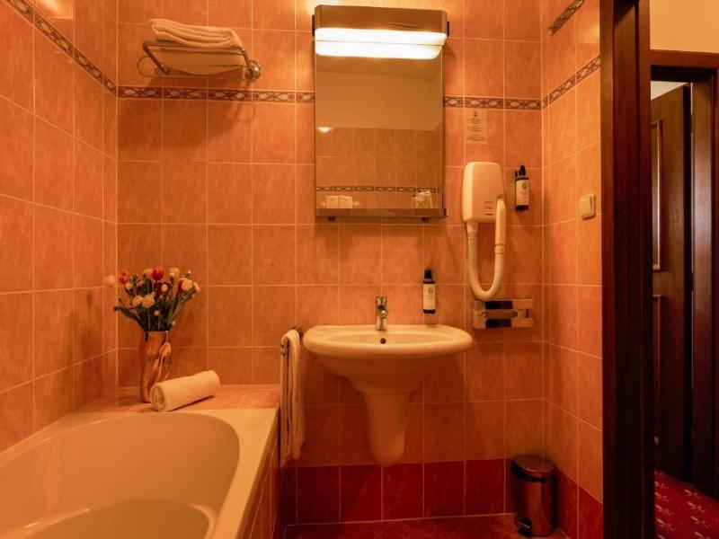 LH Hotel Gold image