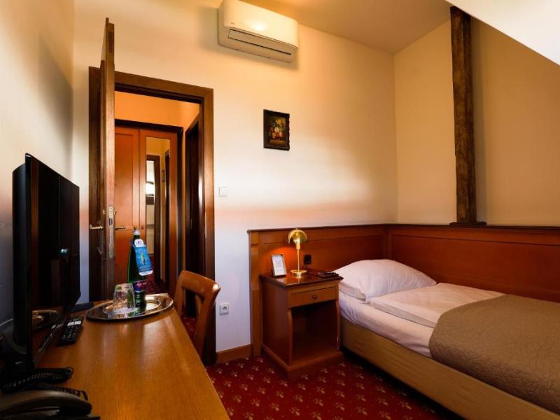 LH Hotel Gold image