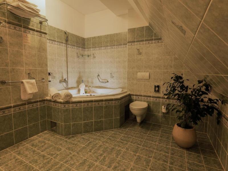 LH Hotel Gold image