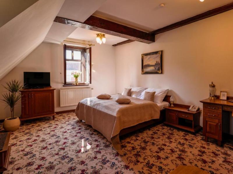 LH Hotel Gold image
