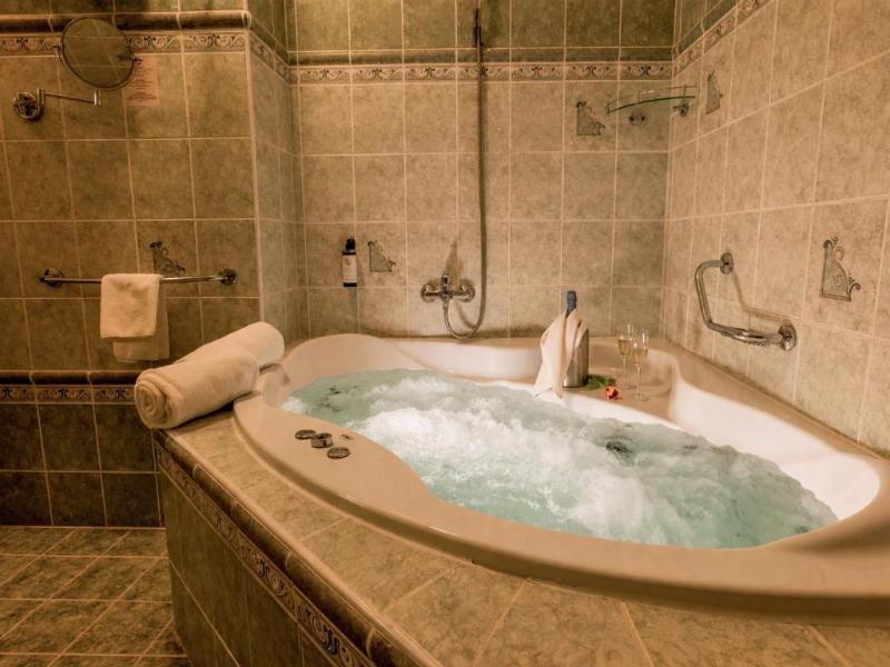 LH Hotel Gold image