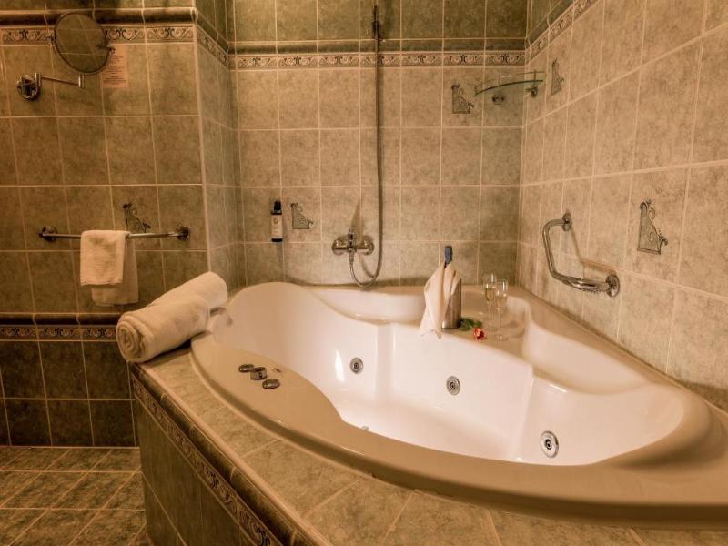 LH Hotel Gold image