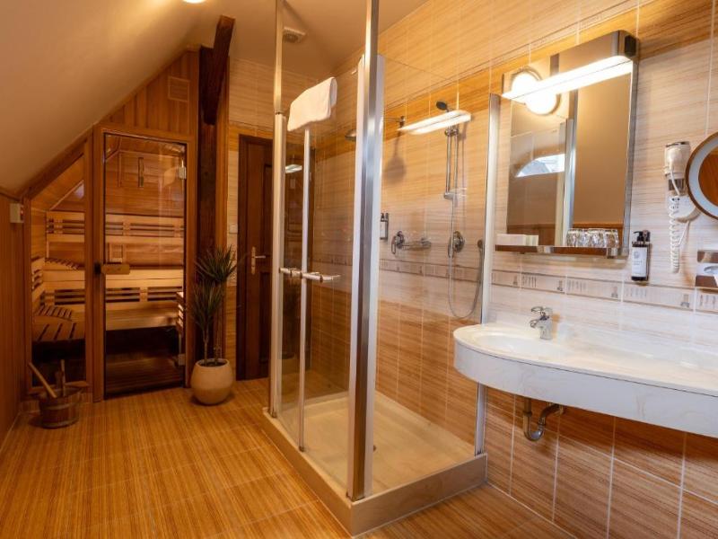 LH Hotel Gold image