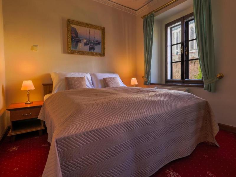 LH Hotel Gold image