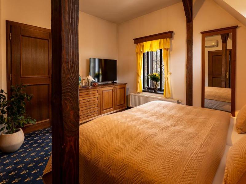 LH Hotel Gold image