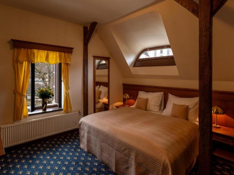 LH Hotel Gold image