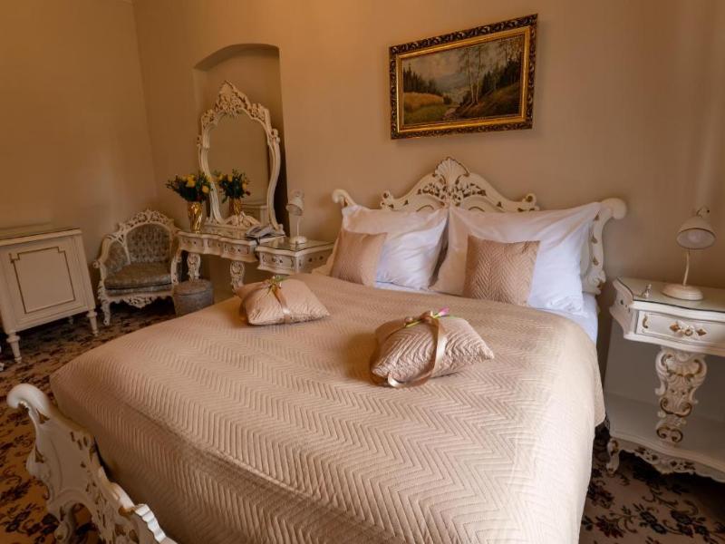 LH Hotel Gold image