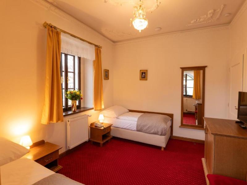 LH Hotel Gold image