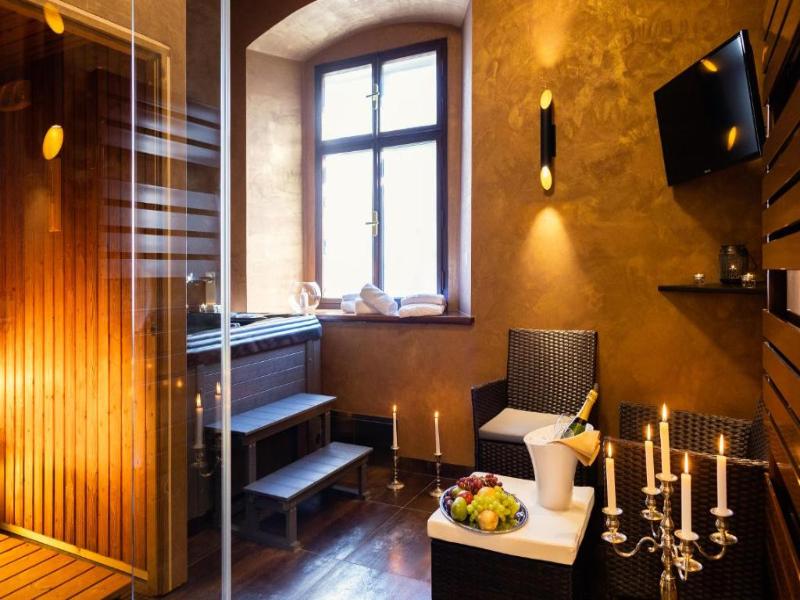 LH Hotel Gold image