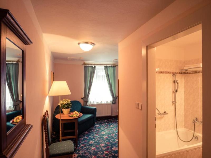 LH Hotel Gold image
