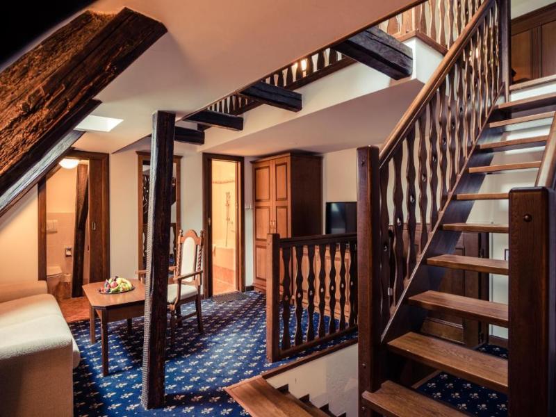 LH Hotel Gold image