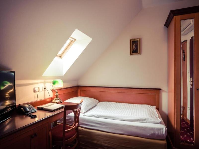 LH Hotel Gold image