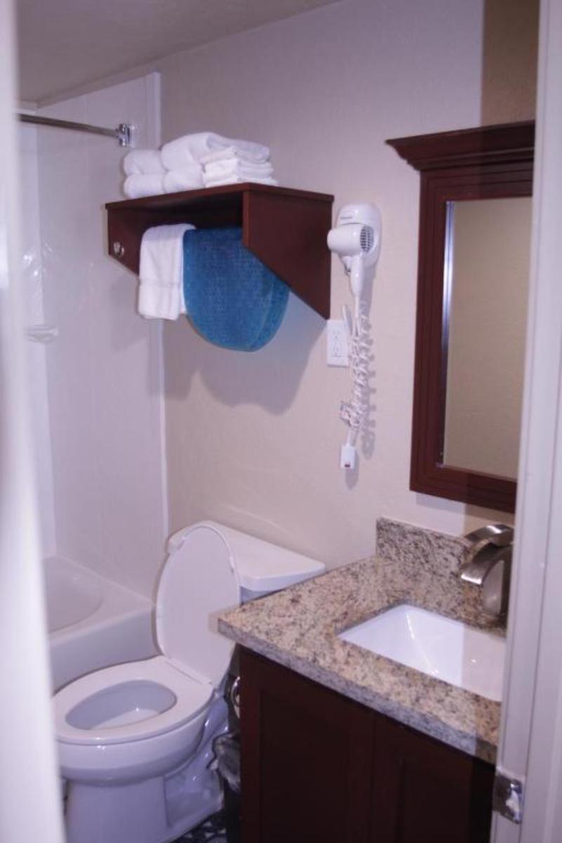 Americas Best Value Inn Port Aransas — photo 64
