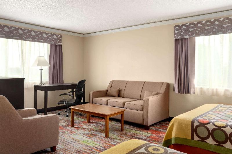 Super 8 by Wyndham Chillicothe image